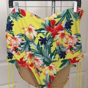 CACIQUE SWIM BOTTONS. Yellow floral 18